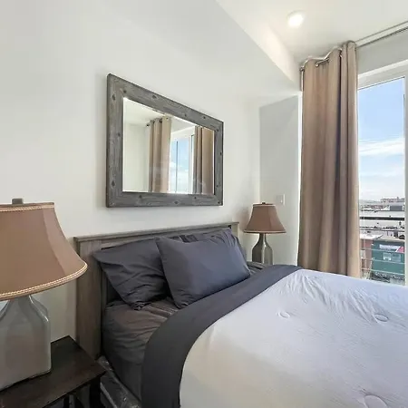 Luxury Penthouse , Private Roofdeck & Amazing View Vila
